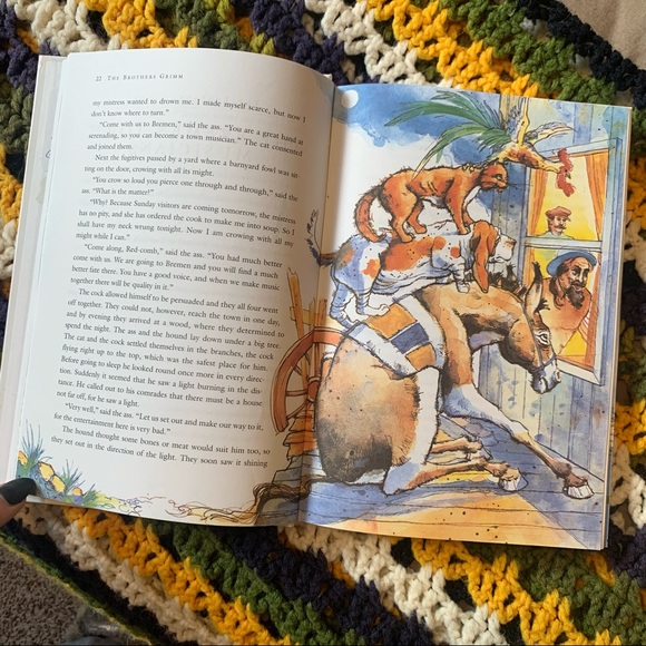 Hardcover Classic Treasury of Animal Stories - Picture 6 of 10